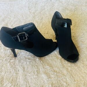 Heeled booties